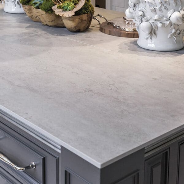 Beton Cafe: Silk Slab; (329.5x166.4x1.2)cm